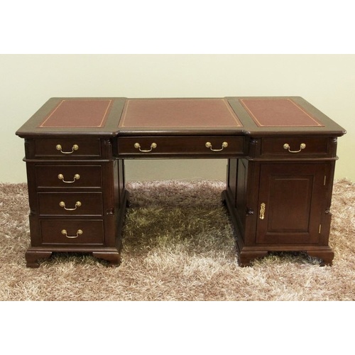 Wyatt Partner Desk